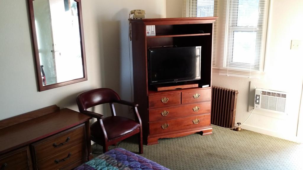 Cheyenne Motel Room photo