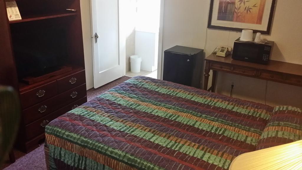 Cheyenne Motel Room photo